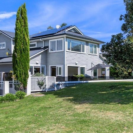 Stunning Tranquil Home With Green Space Views Mount Maunganui Bagian luar foto