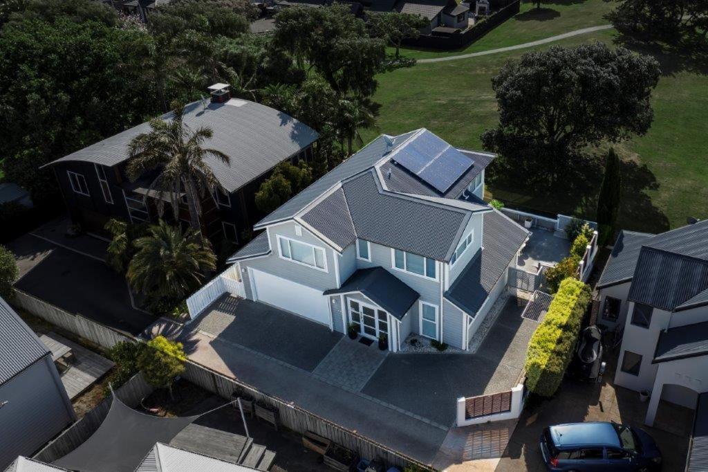 Stunning Tranquil Home With Green Space Views Mount Maunganui Bagian luar foto