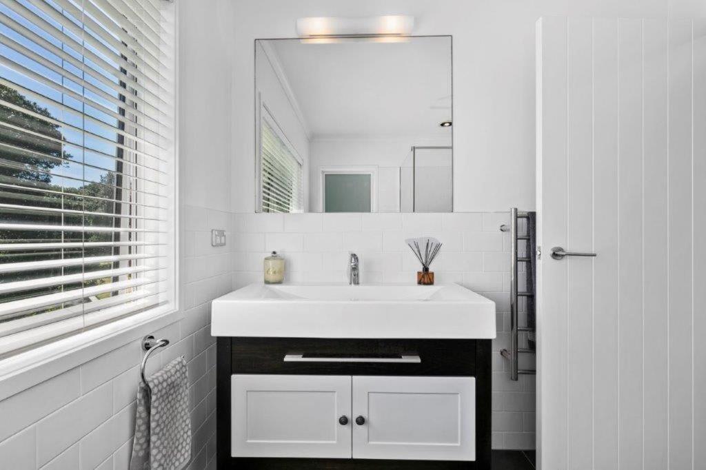 Stunning Tranquil Home With Green Space Views Mount Maunganui Bagian luar foto