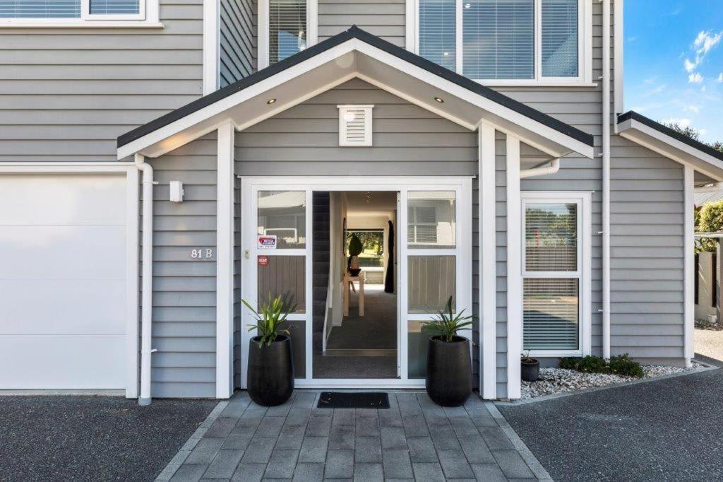 Stunning Tranquil Home With Green Space Views Mount Maunganui Bagian luar foto