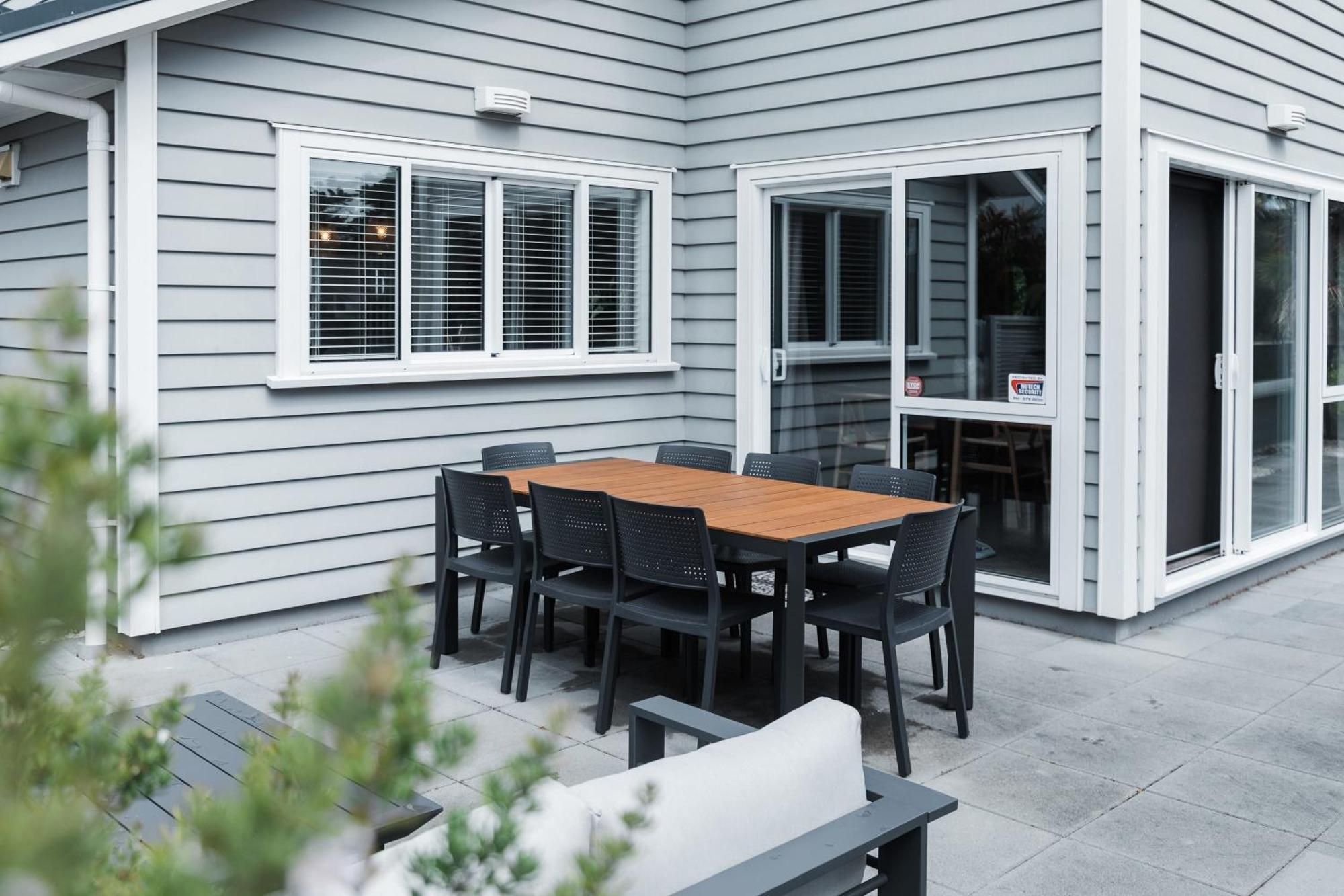 Stunning Tranquil Home With Green Space Views Mount Maunganui Bagian luar foto